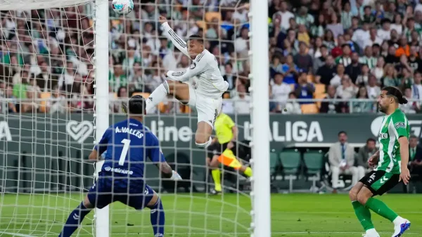 Real Betis 0-1 Real Madrid: the Merengues lead at halftime thanks to Vinícius Jr