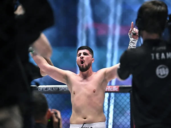 What time is Don Kasjo fighting?