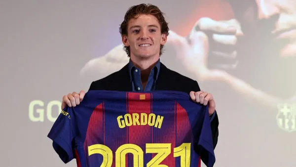 Anthony Gordon shares his first words at Barça